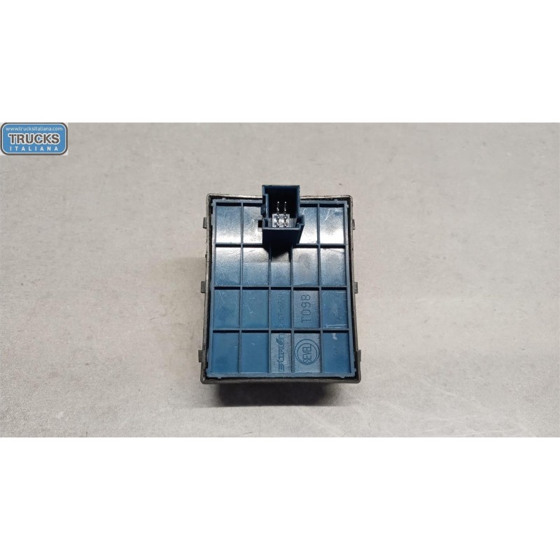 PEUGEOT INTERRUTTORI E PULSANTI ALZAVETRI PEUGEOT Bipper 2007> usato