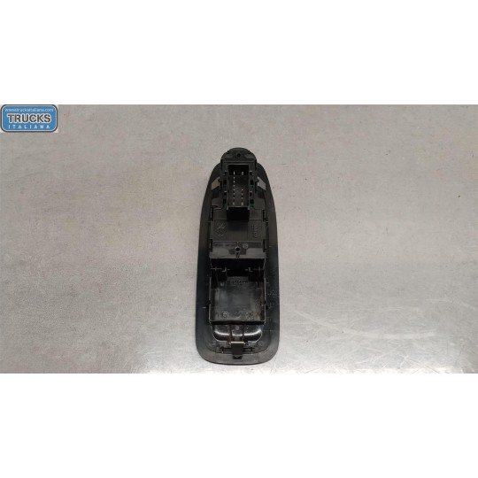 INTERRUTTORI E PULSANTI ALZAVETRI PEUGEOT 208 2012>2015 usato