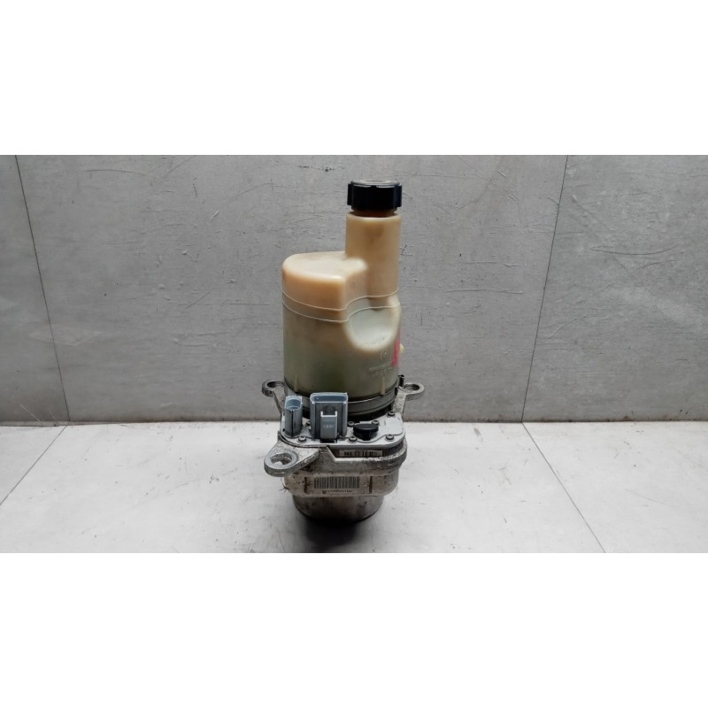 VOLVO STEERING PUMP VOLVO V50 used