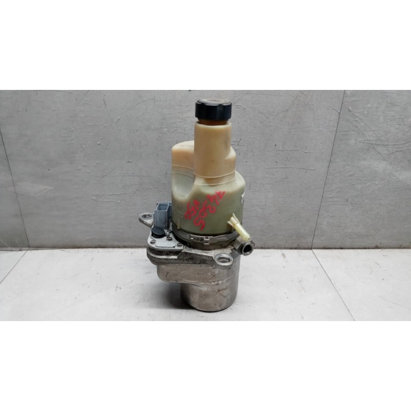 VOLVO STEERING PUMP VOLVO V50 used