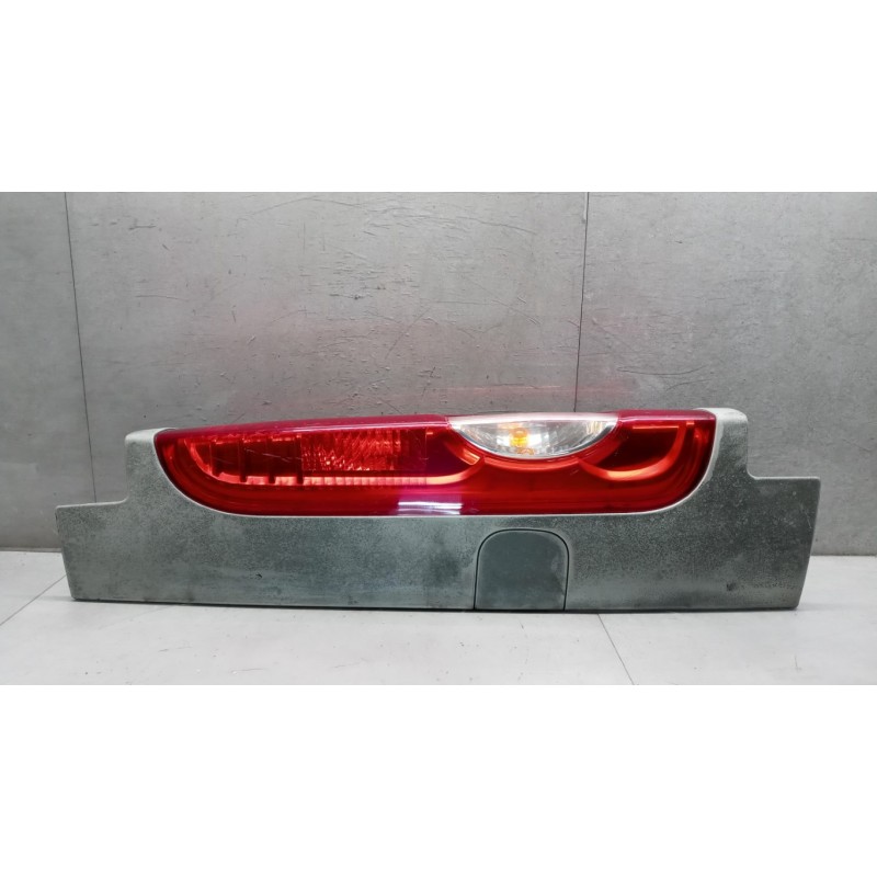 RENAULT van FARO POSTERIORE ESTERNO SINISTRO RENAULT van Trafic 2010>2014 usato