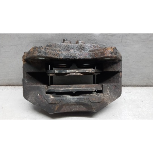 PINZA ANTERIORE DESTRA TOYOTA Hilux 2005>2008 usato