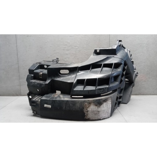 SUPPORTO PARAURTO RENAULT van Trafic 2010>2014 usato
