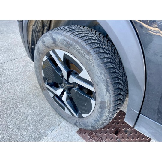 PEUGEOT 2008 1.2 BENZINA PURETECH ALLURE