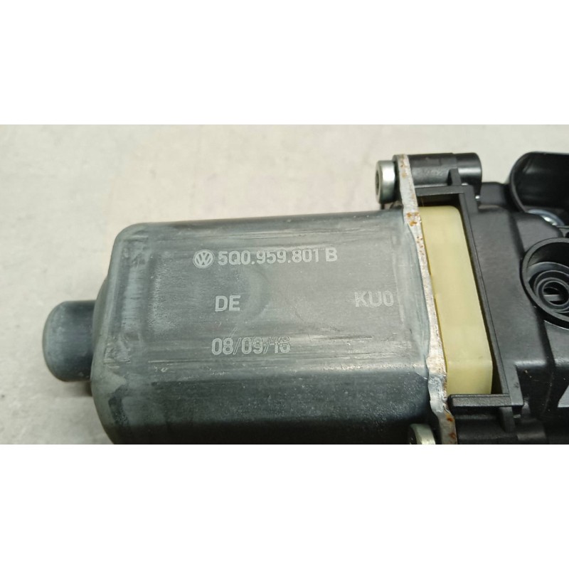 VOLKSWAGEN ALZA VETRI ANTERIORI DESTRO VOLKSWAGEN Tiguan 2016>2020 usato