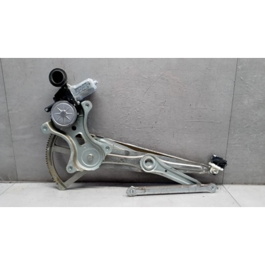 FRONT RIGHT POWERED WINDOWS  TOYOTA Hilux 2005>2008 used