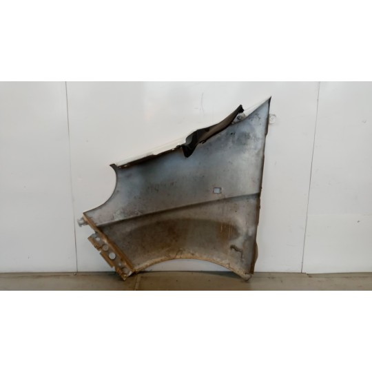 PARAFANGO ANTERIORE DESTRO RENAULT van Trafic 2007>2010 usato