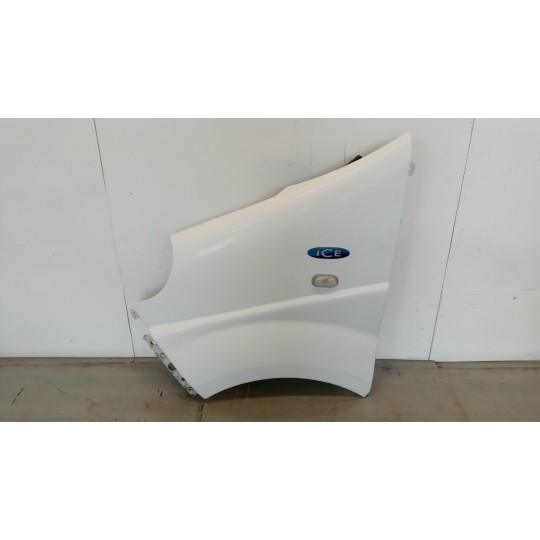 PARAFANGO ANTERIORE SINISTRO RENAULT van Trafic 2007>2010 usato