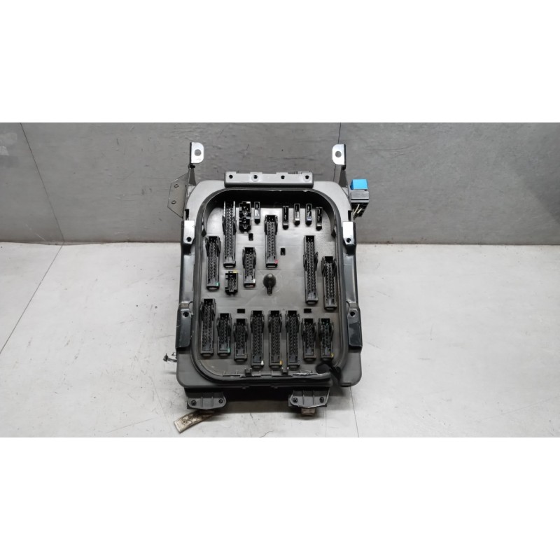 RENAULT truck SCATOLA FUSIBILI RENAULT truck Premium 1996>2005 usato