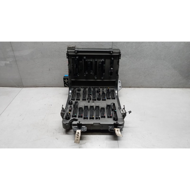 RENAULT truck SCATOLA FUSIBILI RENAULT truck Premium 1996>2005 usato