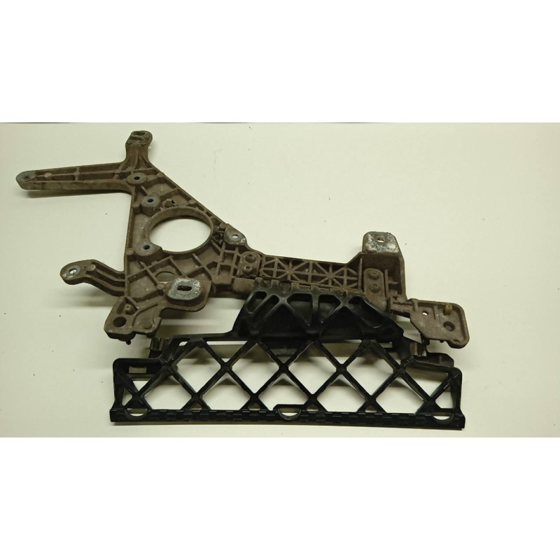 MERCEDES-BENZ truck SUPPORTO PEDANA DX MERCEDES-BENZ truck Actros euro 6 2014>2021 usato