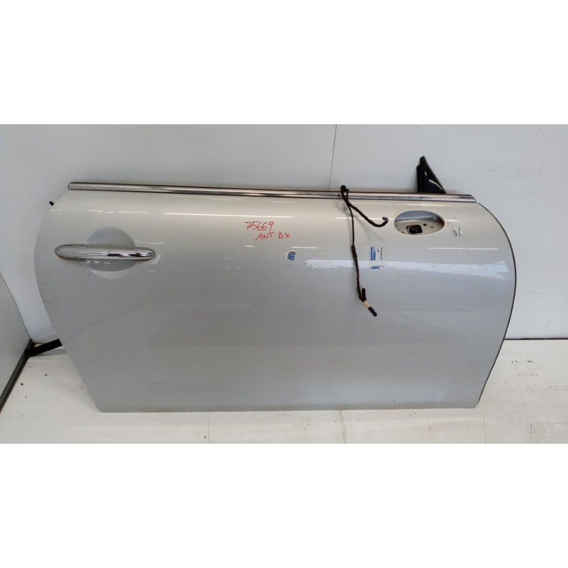 MINI RIGHT FRONT DOOR  MINI F55/56  2014> used