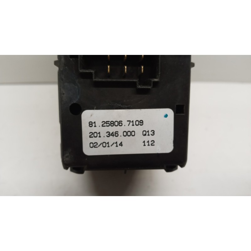 MAN INTERRUTTORI E PULSANTI ALZAVETRI MAN TGX  usato