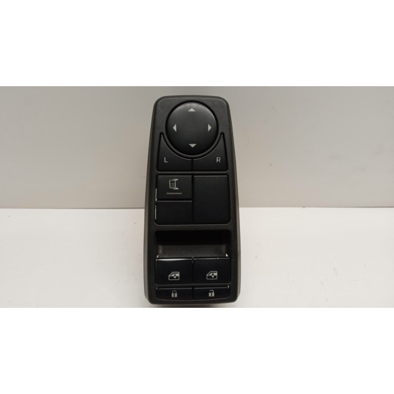 MAN INTERRUTTORI E PULSANTI ALZAVETRI MAN TGX  usato