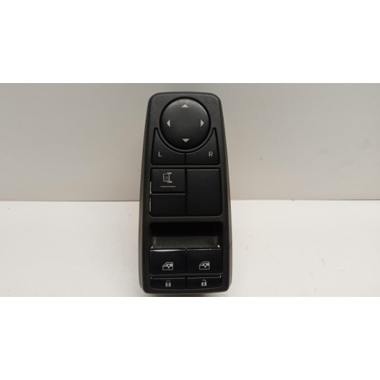 INTERRUTTORI E PULSANTI ALZAVETRI MAN TGX  usato