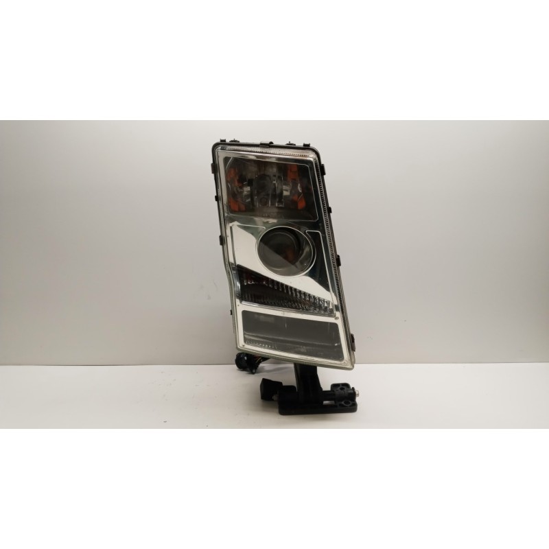 VOLVO truck RIGHT HEADLIGHT VOLVO truck FM 9 used