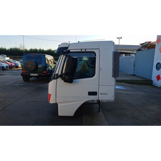 CABINA VOLVO truck FM 9 usato