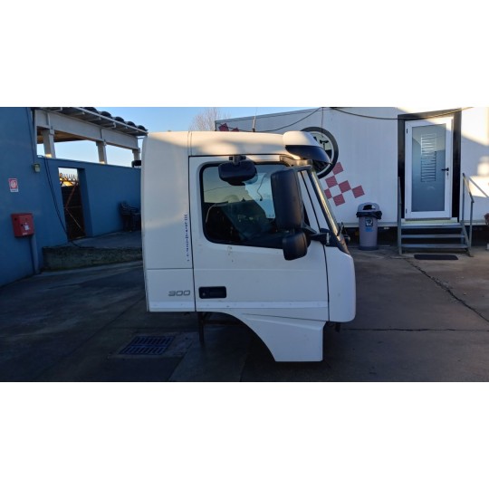 CABINA VOLVO truck FM 9 usato
