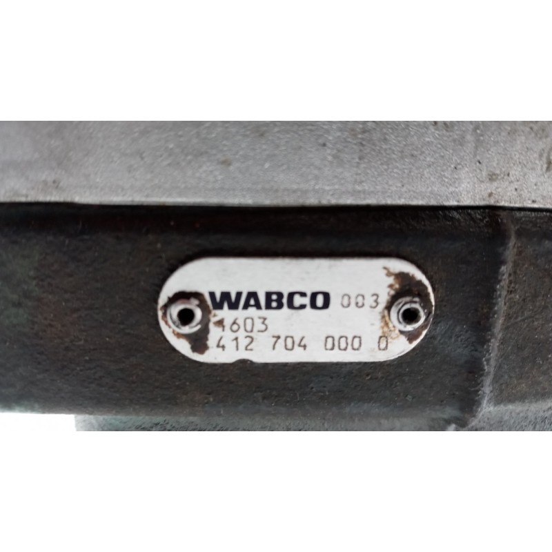 VOLVO truck AIR BRAKE COMPRESSOR VOLVO truck FM 9 used