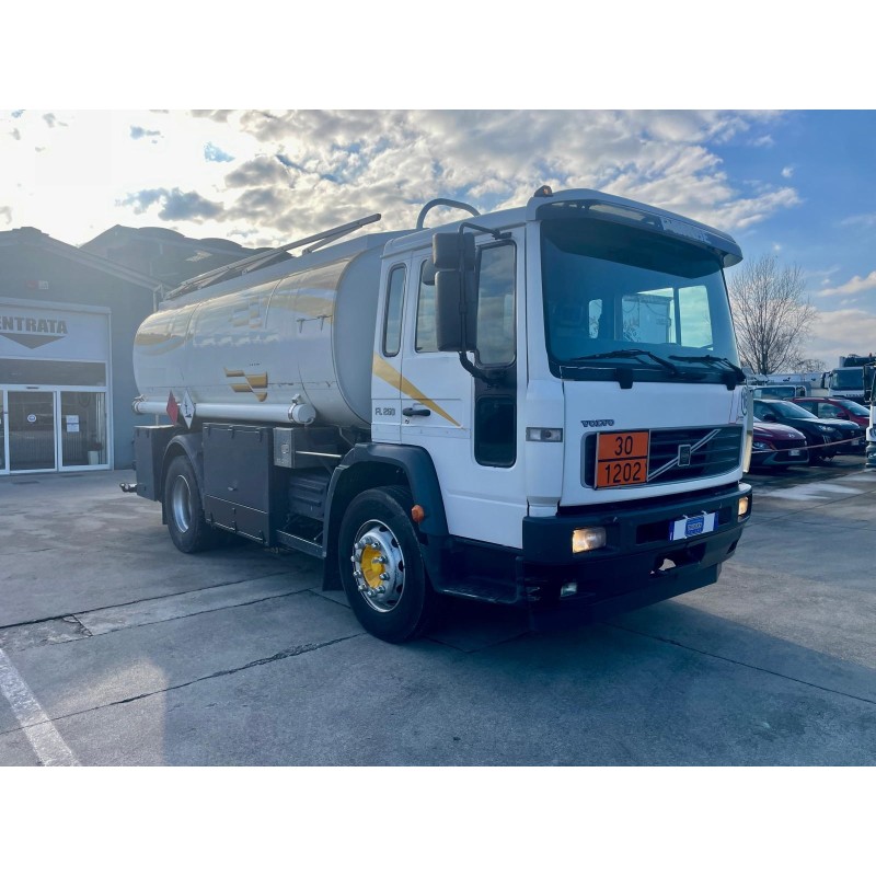 VOLVO truck VOLVO truck FL6 250 CISTERNA