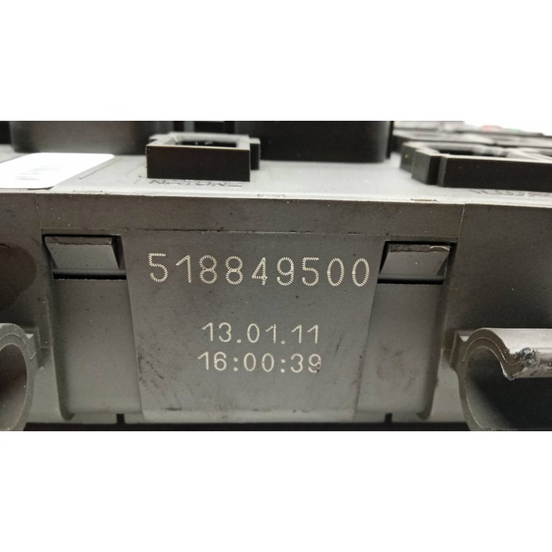 RENAULT truck SCATOLA FUSIBILI RENAULT truck Premium 2005>2013 usato