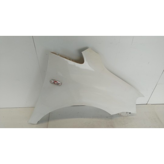 PARAFANGO ANTERIORE DESTRO VOLKSWAGEN van Caddy 2010>2015 usato