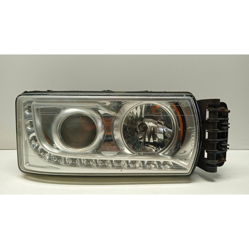 IVECO RIGHT HEADLIGHT LED LAMP  IVECO Stralis 2013> used