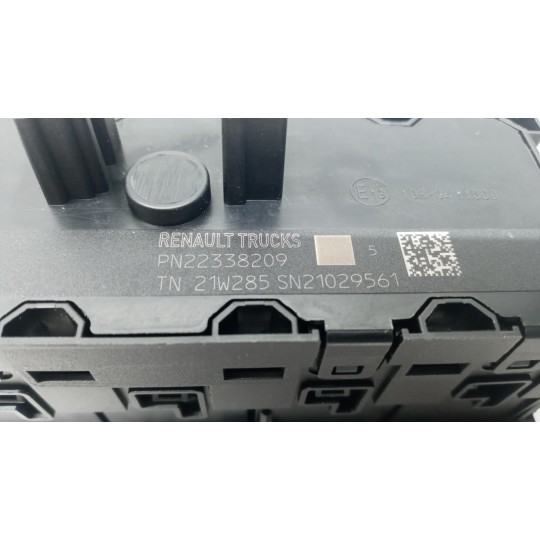 INTERRUTTORI E PULSANTI ABITACOLO RENAULT truck T 2014> usato