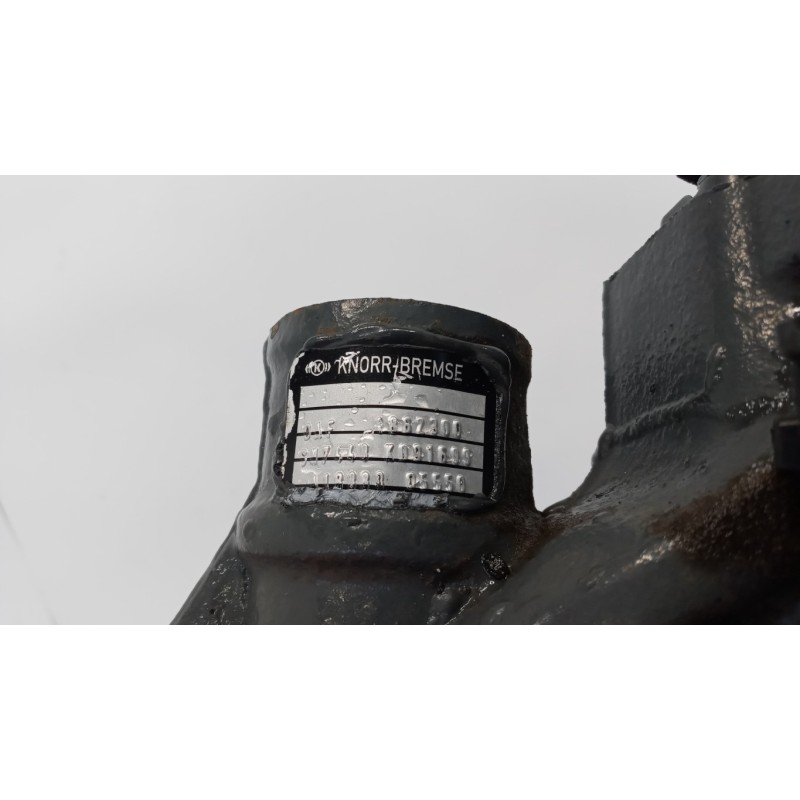 DAF PINZA ANTERIORE DESTRA DAF XF106 usato