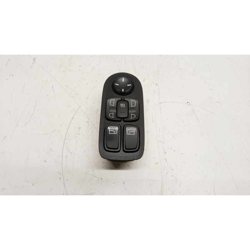 DAF INTERRUTTORI E PULSANTI ALZAVETRI DAF XF106 usato