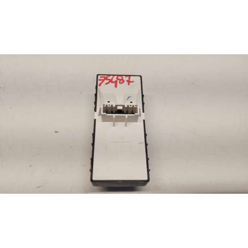 HYUNDAI INTERRUTTORI E PULSANTI ALZAVETRI HYUNDAI i20 2020 > usato