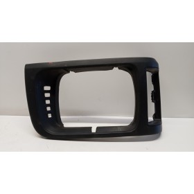 RIGHT HEADLIGHT SEAT...