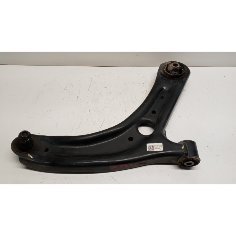 HYUNDAI CONTROL ARM FRONT LOWER RIGHT  HYUNDAI i20 2020 > used