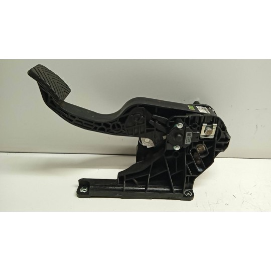 LOCKING FOOT-OPERATED HYUNDAI i20 2020 > used