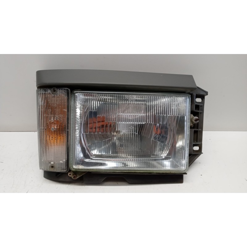 IVECO RIGHT HEADLIGHT IVECO 65-10 used