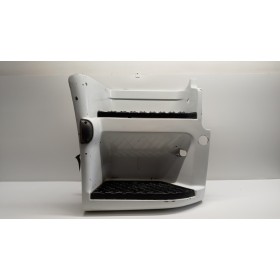 foot up right
 RENAULT...