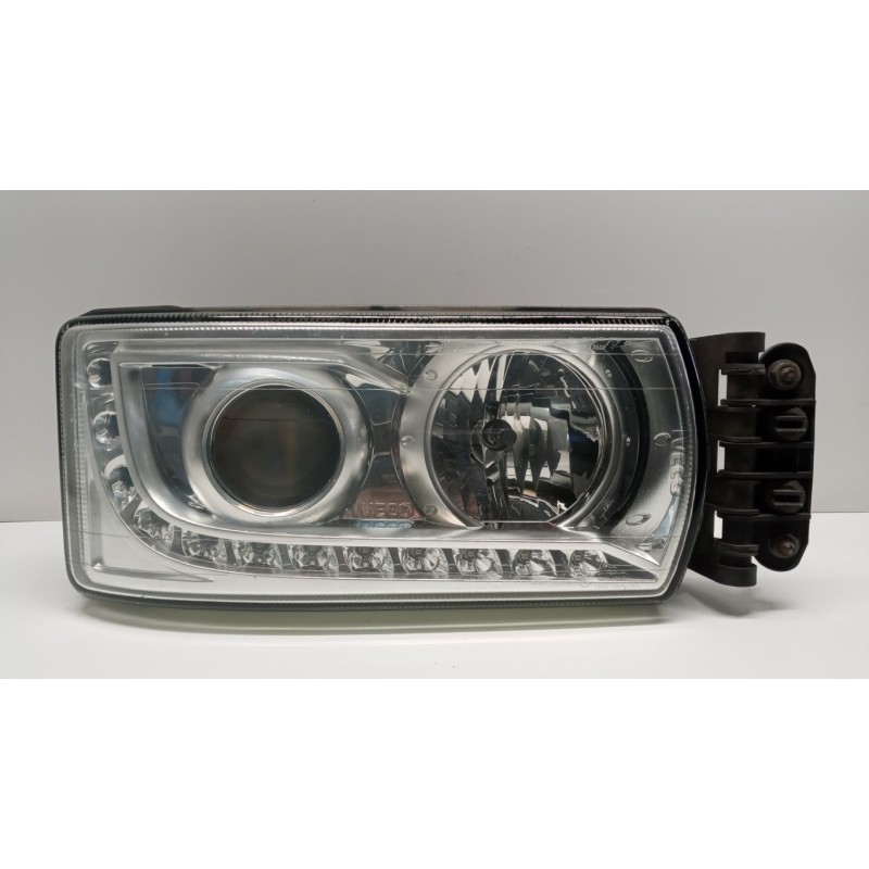 IVECO RIGHT HEADLIGHT LED LAMP  IVECO Stralis 2013> used