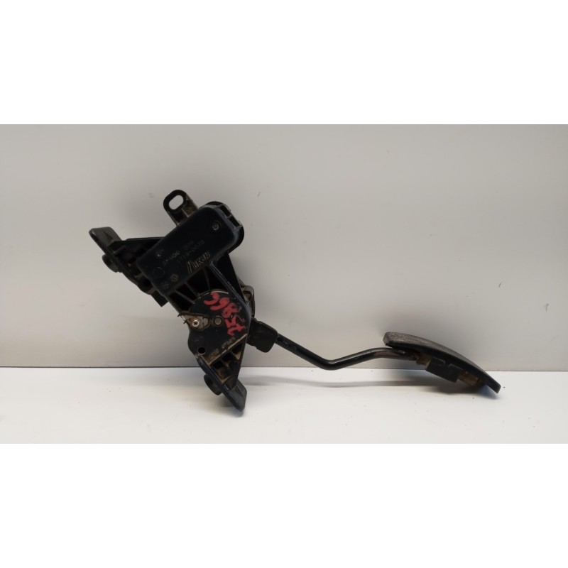 MITSUBISHI ELETRONIC THROTTLE PEDAL  MITSUBISHI L200 2010>2015 used