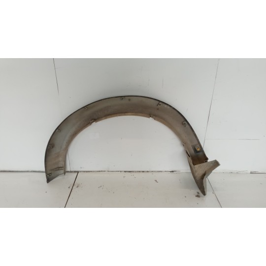 PLASTIC MUDGUARDS TO THE RIGHT MITSUBISHI L200 2010>2015 used