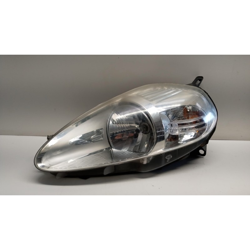 FIAT FARO ANTERIORE SINISTRO FIAT F.Grande Punto 2005>2012 usato