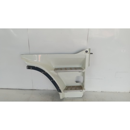 PARAFANGO ANTERIORE DESTRO VOLVO truck FH12 II 2002>2008 usato