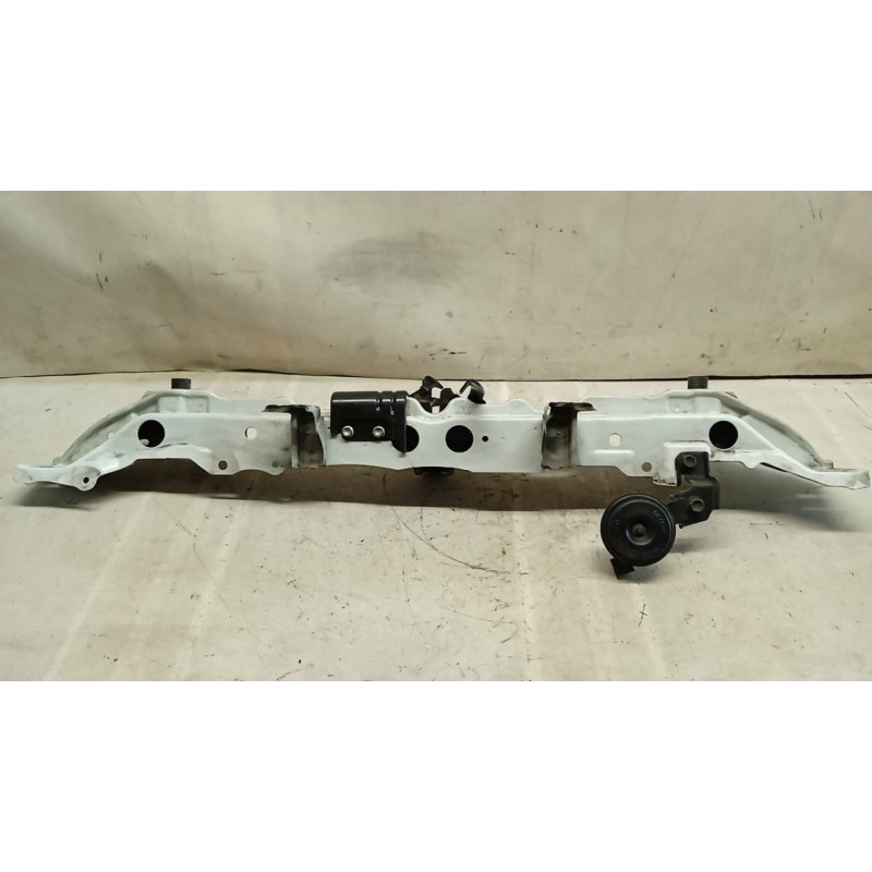 TOYOTA RIVESTIMENTO SUPERIORE ANTERIORE TOYOTA Yaris 2014>2017 usato