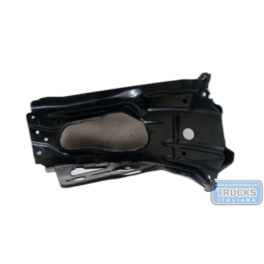 STAFFA DX ANCORAGGIO PARAURTI DAF XG usato