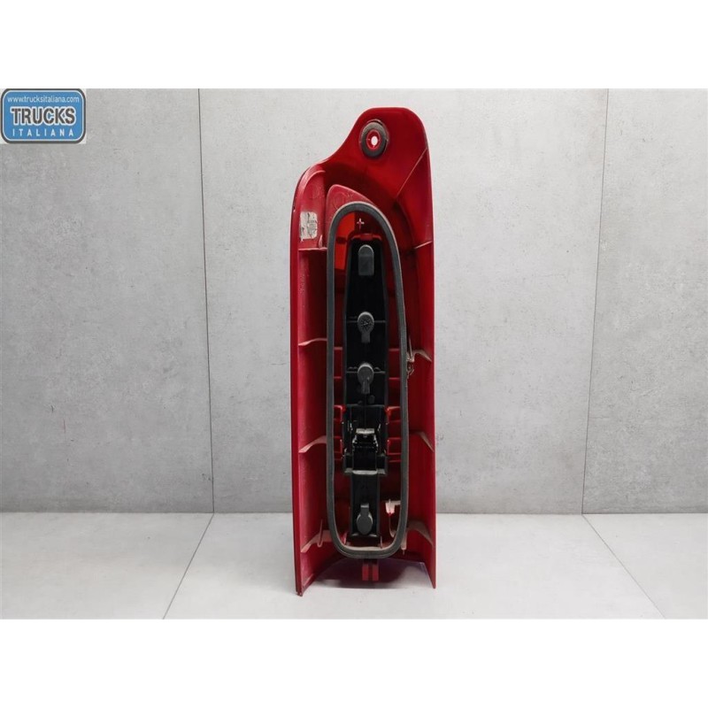 RENAULT van FARO POSTERIORE ESTERNO DESTRO RENAULT van Master 1998>2003 usato