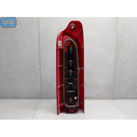 FARO POSTERIORE ESTERNO DESTRO RENAULT van Master 1998>2003 usato