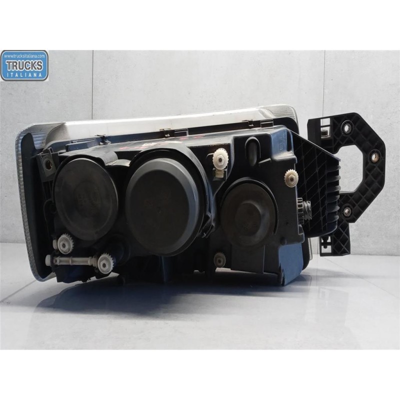 RENAULT truck FARO ANTERIORE SINISTRO RENAULT truck Premium 2005>2013 usato