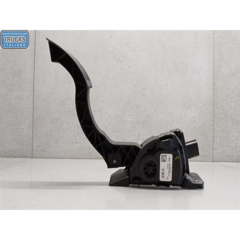 VOLVO ELETRONIC THROTTLE PEDAL  VOLVO V40 2012>2016 used