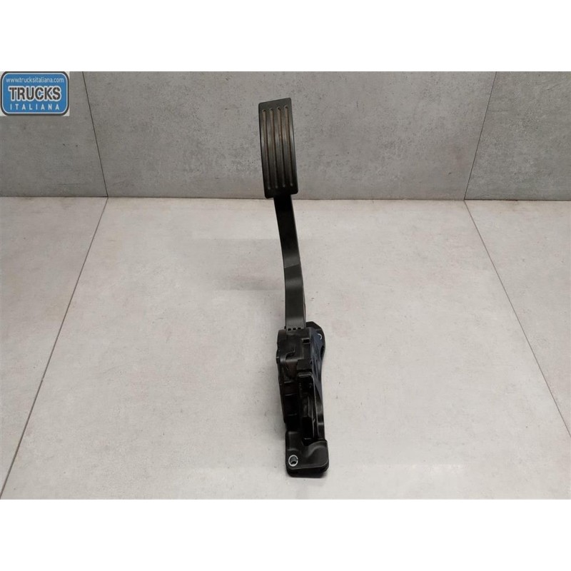 VOLVO ELETRONIC THROTTLE PEDAL  VOLVO V40 2012>2016 used