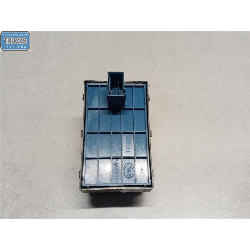 OPEL van INTERRUTTORI E PULSANTI ALZAVETRI OPEL van Combo D 2012>2018 usato