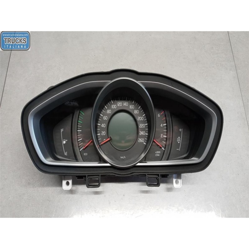 VOLVO QUADRO STRUMENTI VOLVO V40 2016> usato